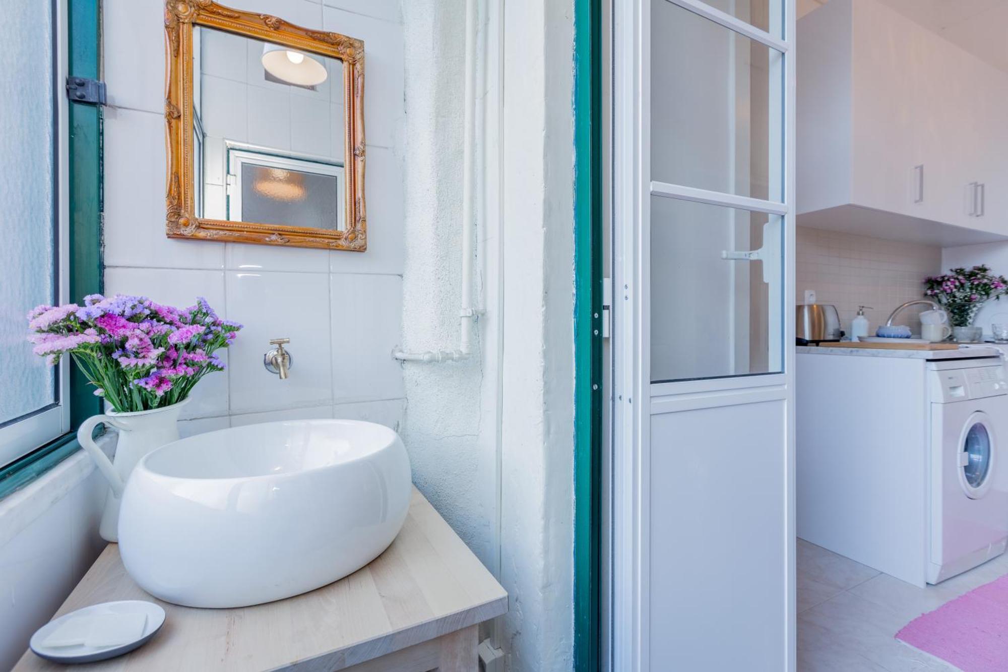 Spacious, Bright And Sunny Apartment, By Timecooler Lisboa Екстериор снимка
